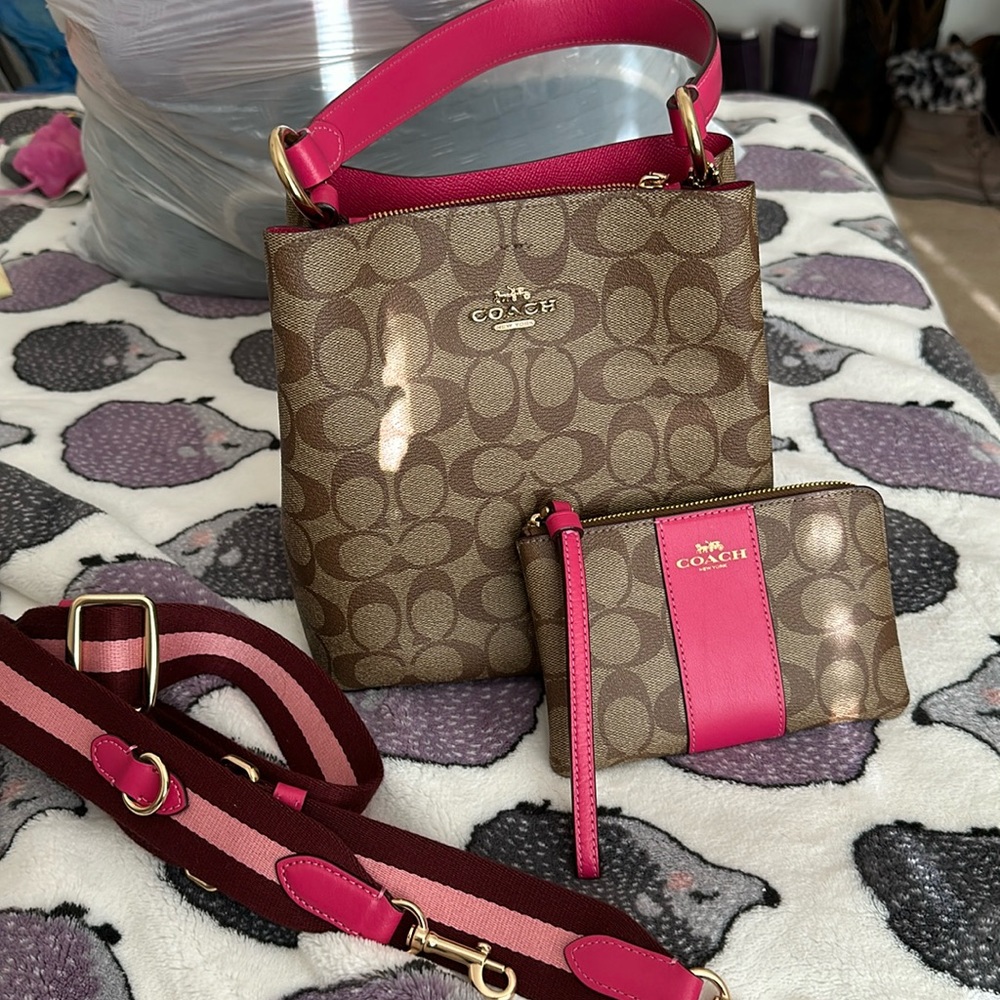Women’s coach handbag includes wristlet and crossbody strap.